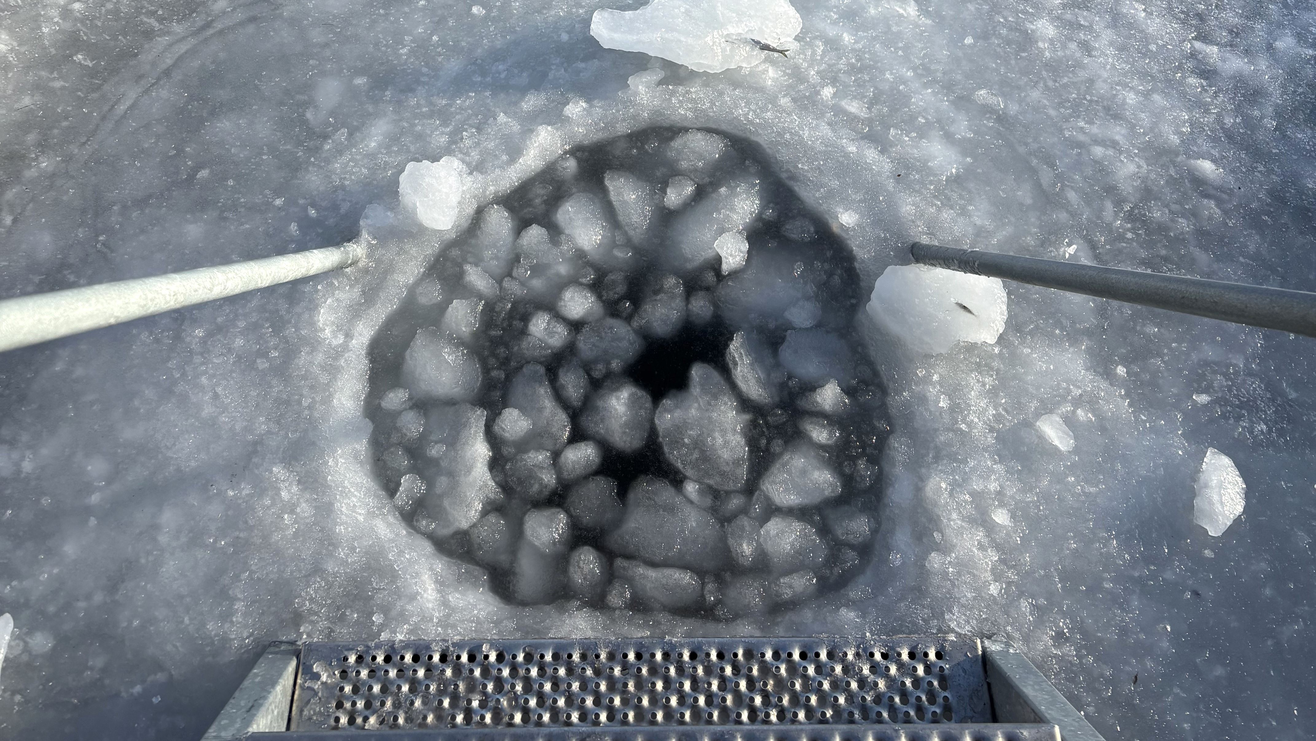 Havnebadet hul i is Havnebadet hul i is